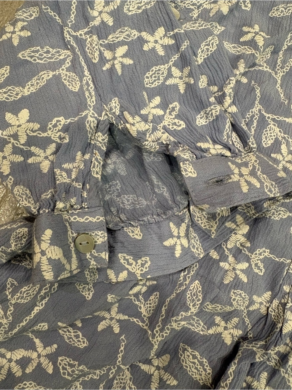 [US20/PTP26’]Bonmarche Light Blue Floral Button-Front Viscose Blouse - Picture 4 of 8